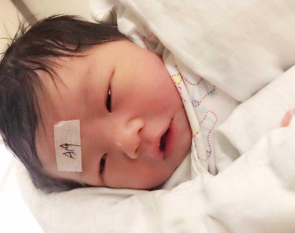 终于有小公主了 顺转剖 7.2斤 孕期所有人都说是弟弟结果翻盘了